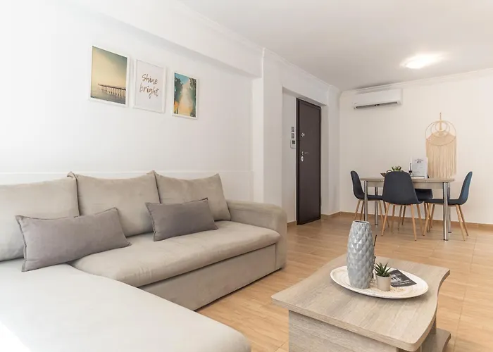 Spacious Peaceful Family 2Bd Apt